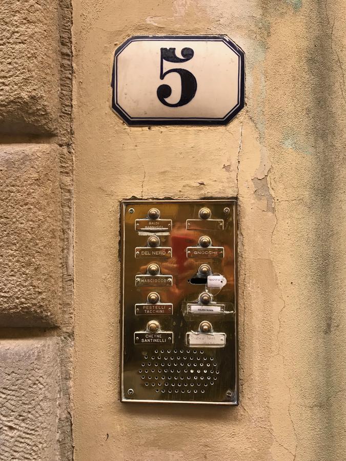 Authentic Flat In The City Center Firenze Bagian luar foto